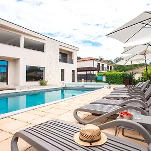 Vsg - Relaxing Apartments, 200m From The Sea, With Pool, Sauna & Jacuzzi , Klimno Kroatië