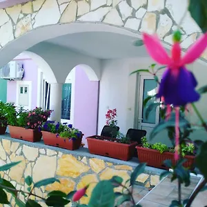 Ema & Sea Apartment's With Free Private Parking , Pula Kroatië